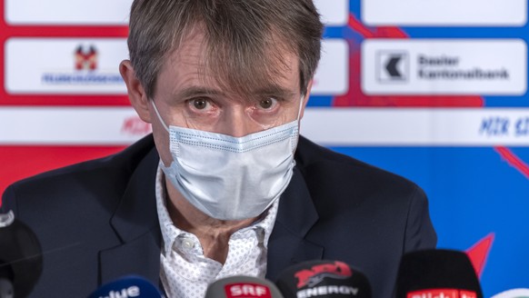 Bernhard Burgener spricht an einer Medienkonferenz des FC Basel 1893 in Basel, am Mittwoch, 11. Mai 2021. Die Differenzen rund um die Uebertragung der Aktien an der FC Basel Holding AG von Bernhard Bu ...