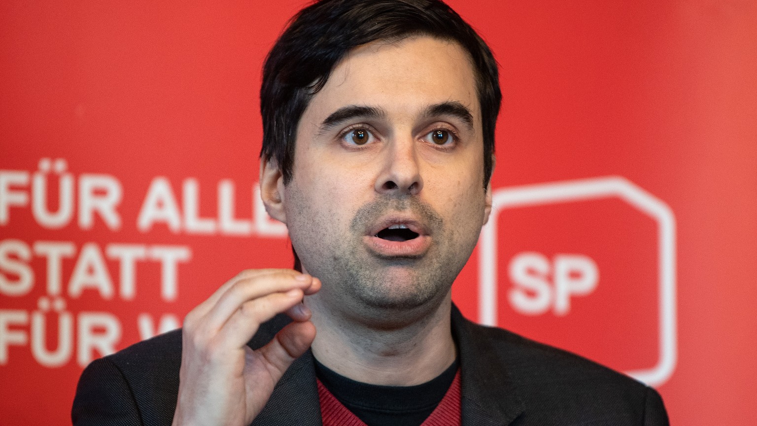 Nationalrat Samuel Bendahan, VD aeussert sich zu den internationalen Enthuellungen im Rahmen von SuisseSecrets rund um die Grossbank Credit Suisse und fordern Massnahmen, am Montag, 21. Februar 2022,  ...