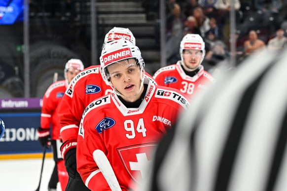 epa12508577 Swizterland's Attilio Biasca during the Euro Hockey Tour ice hockey match between Switzerland and Finland in Tampere, Finland, 06 November 2025. EPA/KIMMO BRANDT