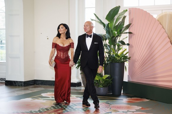 epa11271436 Executive chairman of Amazon Jeff Bezos (R) and Lauren Sanchez arrive to attend a state dinner in honor of Japanese Prime Minister Kishida Fumio hosted by US President Joe Biden and First  ...