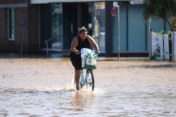 epa09795859 Flooded scenes in the town of Ballina, Northern NSW, Australia, 02 March 2022. Interstate emergency service volunteers are on their way to northern NSW amid disastrous flooding, while Sydn ...