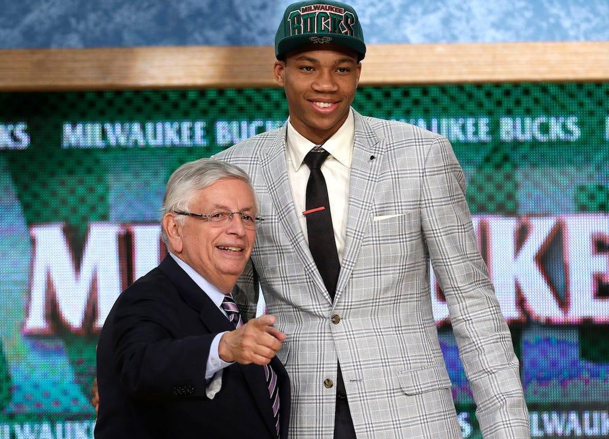 Antetokounmpo wird 2013 an 15. Stelle gedraftet.