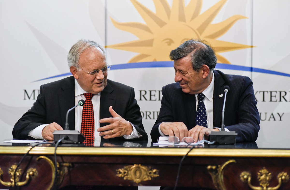 Swiss Federal Councillor Johann Schneider-Ammann, left, speaks with Uruguay's Foreign Minister Rodolfo Nin in a press conference during an official visit in Montevideo, Uruguay,Thursday, May 3, 2 ...