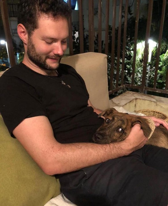 Dennis Luks holte den Hund seiner Freundin während des Bombenangriffs in Tel Aviv. 