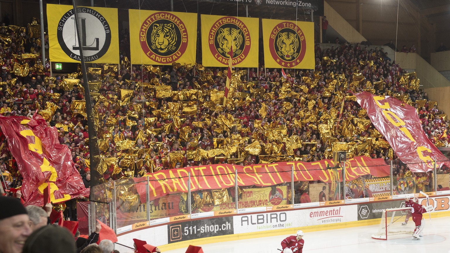 Fan-Choreo in der stets sehr gut gefüllten Langnauer Ilfishalle.