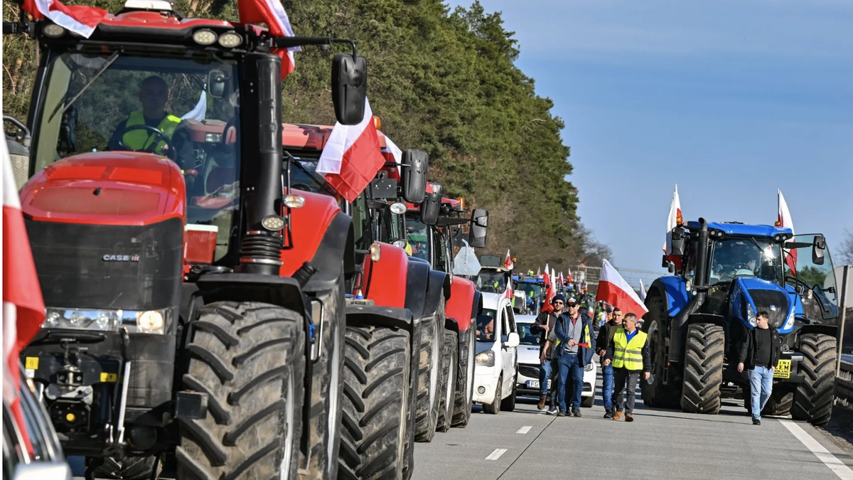 Rolnicy blokują autostradę do Niemiec