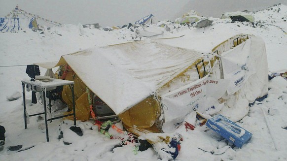 Die Zelte im Basislager wurden von der Lawine zerstört.