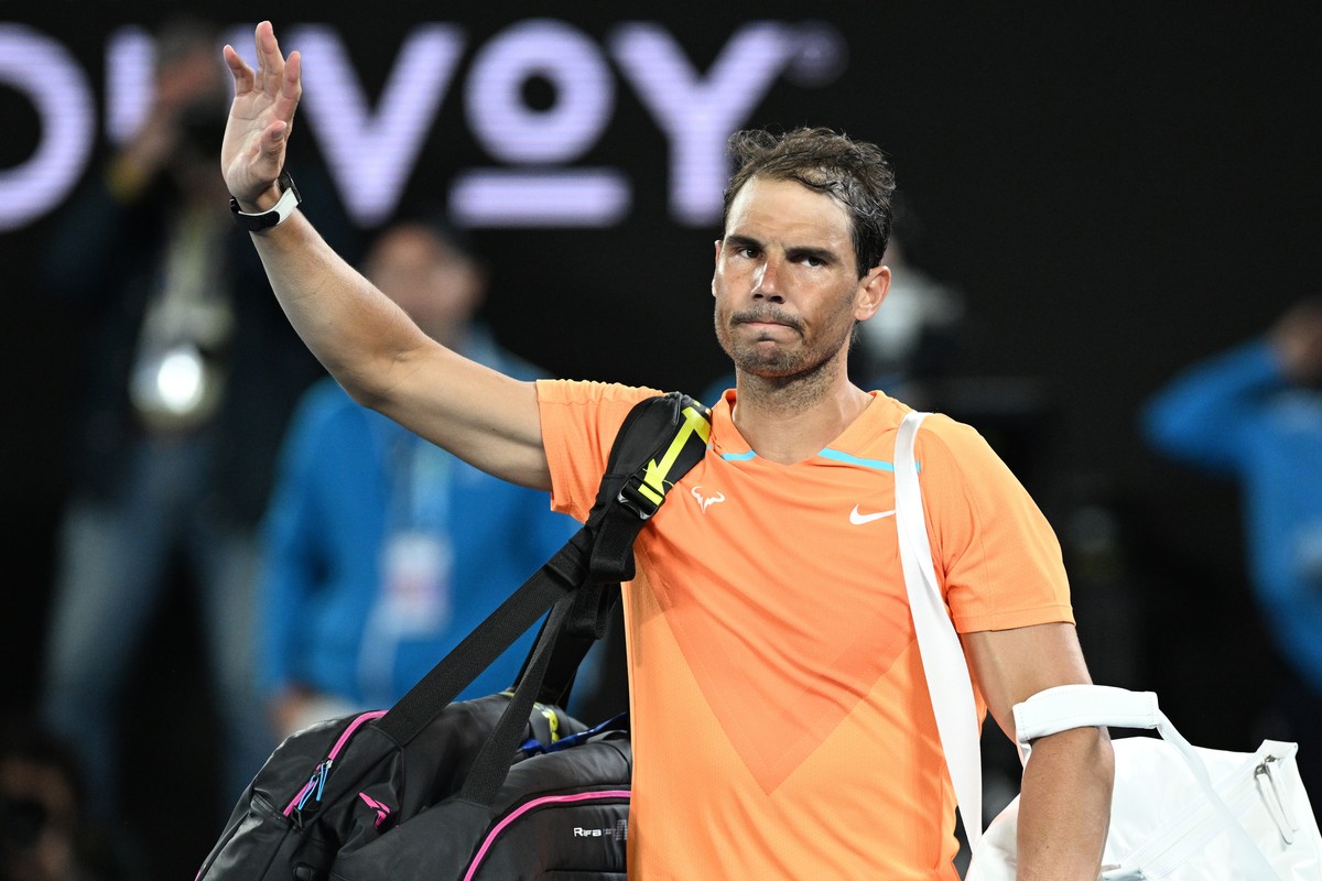 epa10412411 Rafael Nadal of Spain walks off after losing his match against Mackenzie McDonald of the USA during the 2023 Australian Open tennis tournament at Melbourne Park in Melbourne, Australia, 18 ...