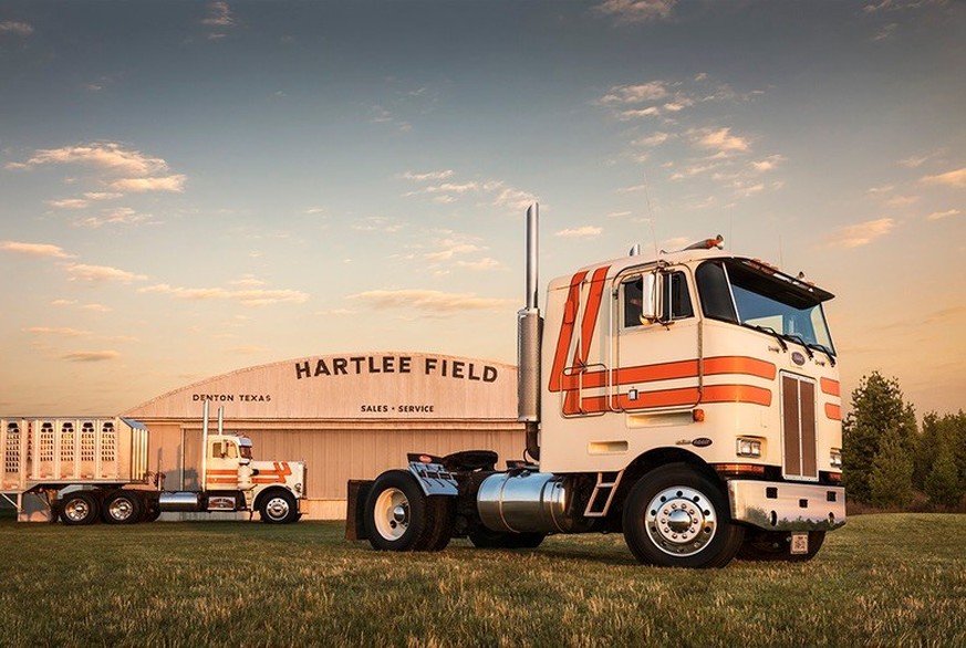 Rigs On Location: Was passiert, wenn ein Modefotograf Trucks fotografiert.

https://rogersnider.com/Categories/Rigs-on-Location/27/thumbs