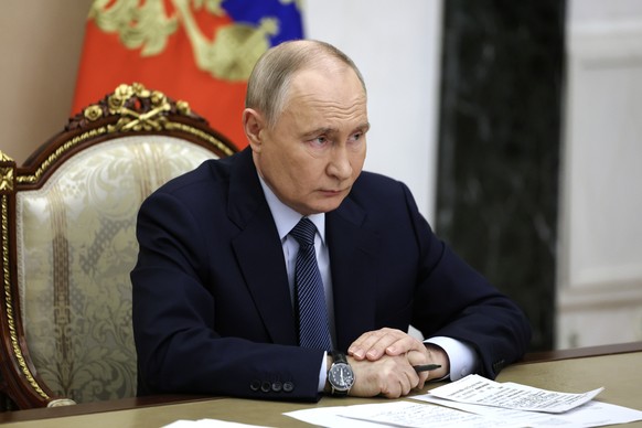 epa11734978 Russian President Vladimir Putin holds a meeting with the Defence Ministry leadership and representatives of the defense industry, in Moscow, Russia, 22 November 2024. Putin announced a su ...