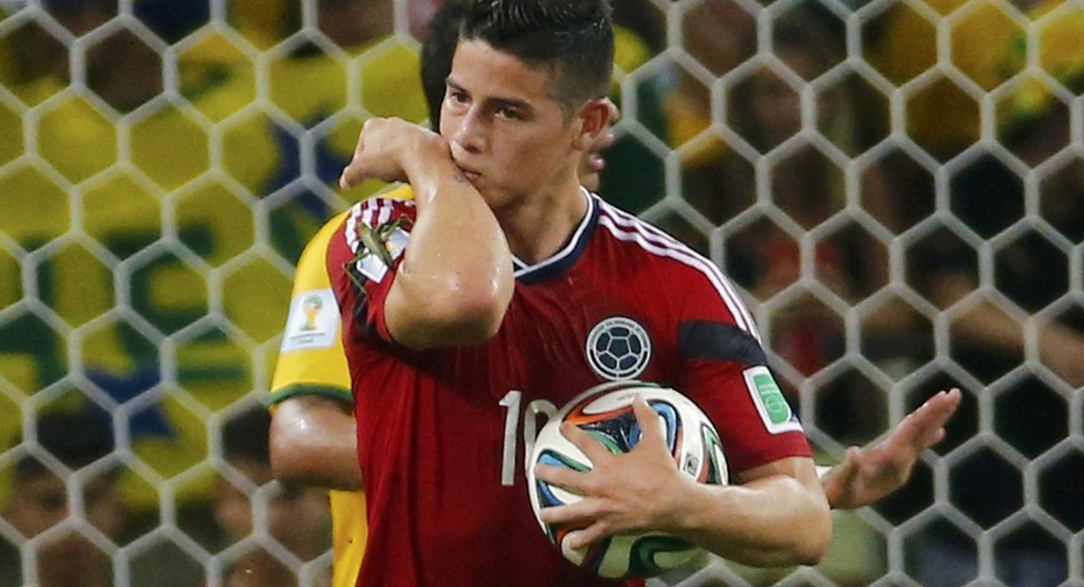 Ein Kuss für die Heuschrecke? So weit geht James Rodriguez dann doch nicht, die Liebkosung nach seinem Tor zum 1:2 gilt dem Tattoo am rechten Unterarm.