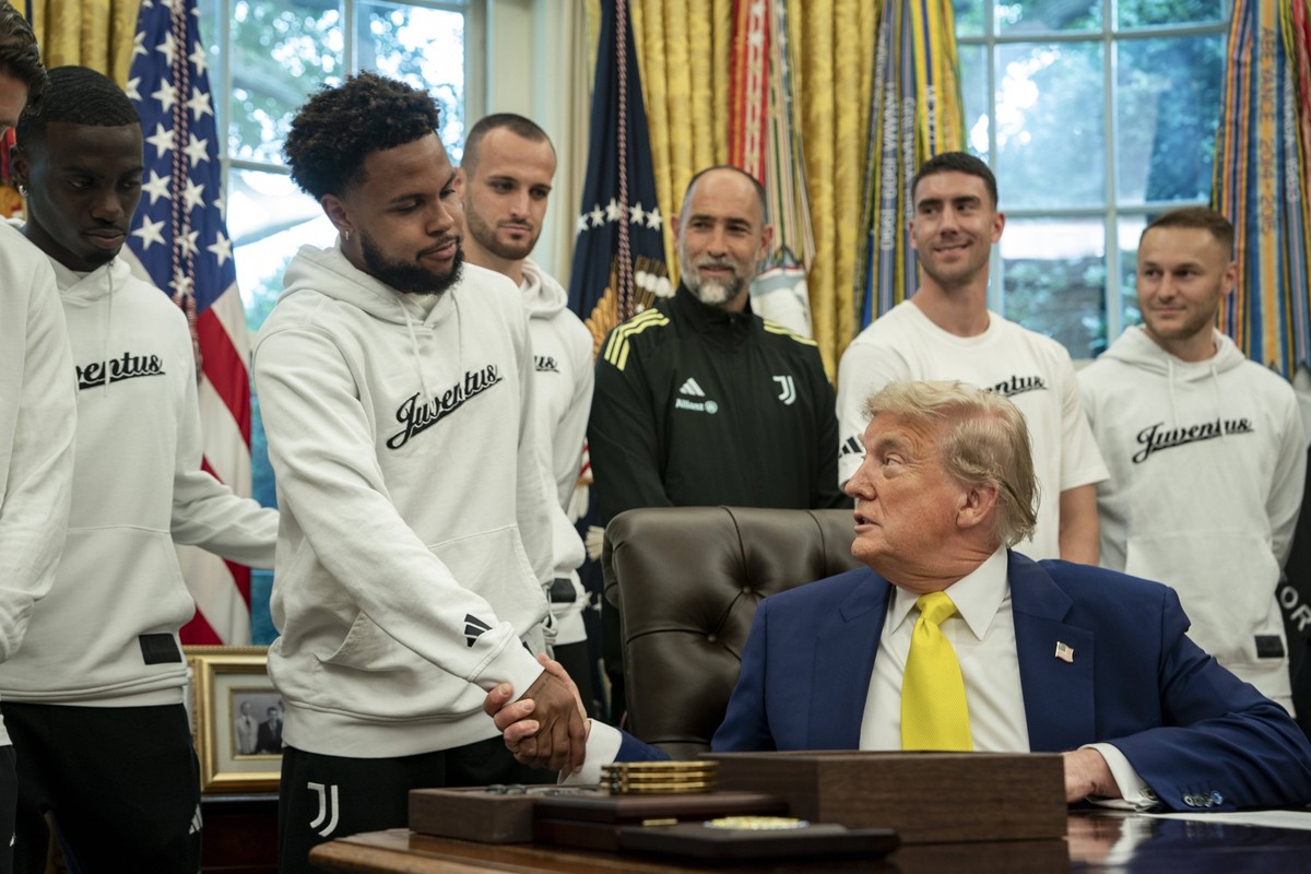 June 18, 2025, Washington, District Of Columbia, USA: United States President Donald J Trump meets with members of the Juventus soccer club in the Oval Office of the White House in Washington, DC on W ...