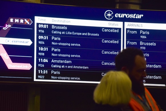 December 30, 2025, London, England, United Kingdom: An information board shows train cancellations at St Pancras International station as Eurostar trains are cancelled following a power failure in the ...