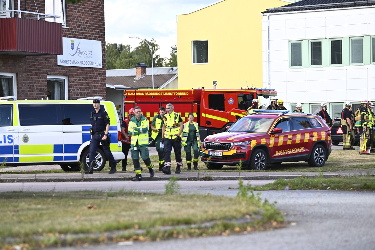 epa13182857 Police and rescue services on site at Brinellskolan school during an emergency response after a man with a sword reportedly injured several people at the school in Fagersta, Sweden, 21 Aug ...