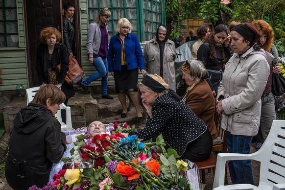 Während die Diplomatie nach einer Lösung der Ukraine-Krise sucht, verursacht der Konflikt weitere Opfer.