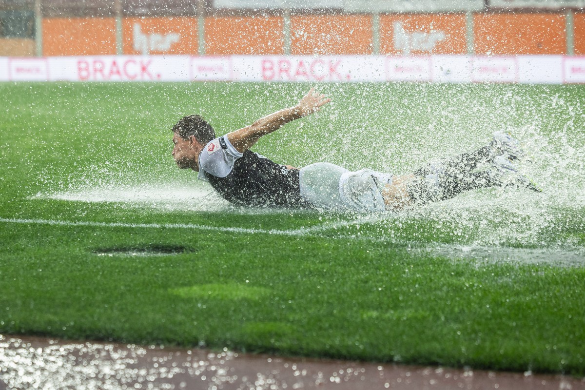 KEYPIX - Game canceled due to bad weather, during the Super League soccer match FC Lugano against FC St.Gallen, at the Cornaredo Stadium in Lugano, Sunday , 2 November, 2025. .(KEYSTONE / Ti-Press / M ...