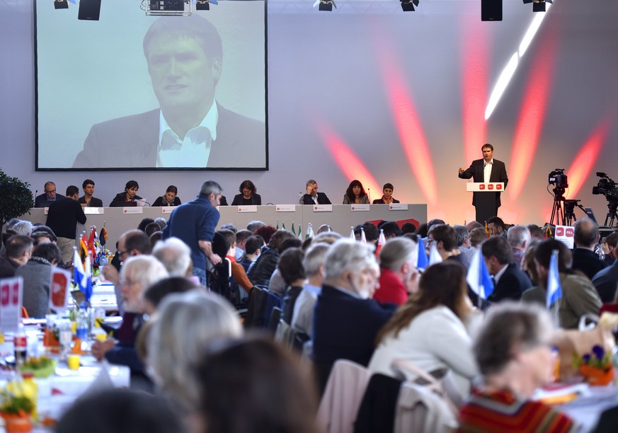 Christian Levrat, president du PS Suisse, parle lors de l&#039; assemblee des deleguees du Parti Socialiste Suisse, dans l&#039;usine electrique de La Chaux-de-Fonds, Samedi, 16 Avril 2016. (KEYSTONE/ ...