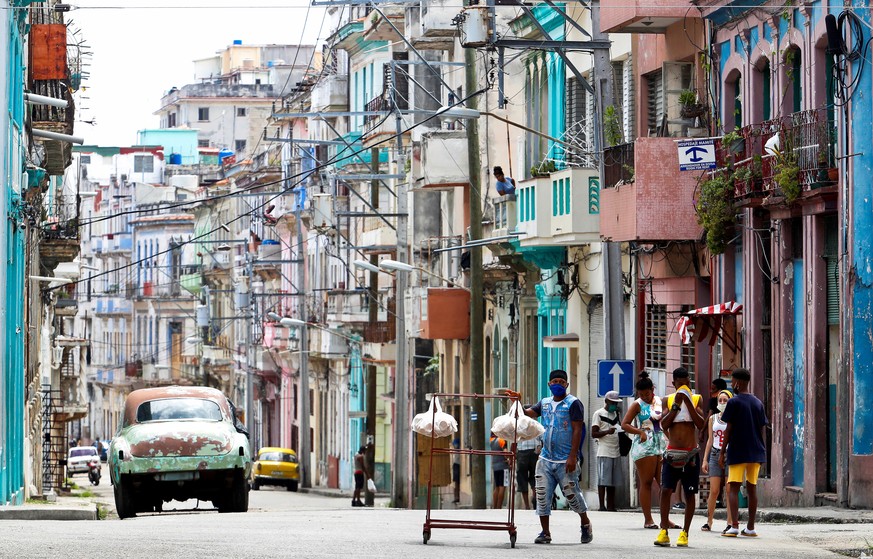 epa08932094 (FILE) - People gather on a street amid the ongoing coronavirus COVID-19 pandemic in Havana, Cuba, 18 June 2020 (reissued 11 January 2021). The US has reinstated Cuba on the list of state  ...