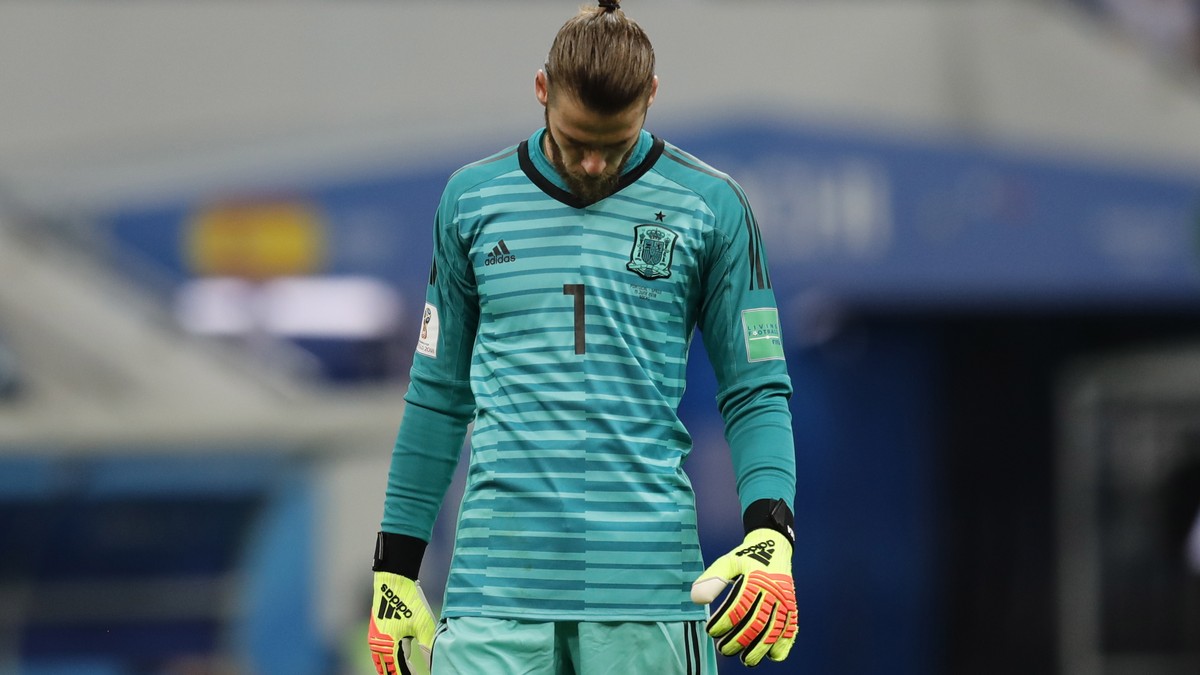 epa06811399 Goalkeeper David de Gea of Spain reacts during the FIFA World Cup 2018 group B preliminary round soccer match between Portugal and Spain in Sochi, Russia, 15 June 2018.

(RESTRICTIONS AP ...