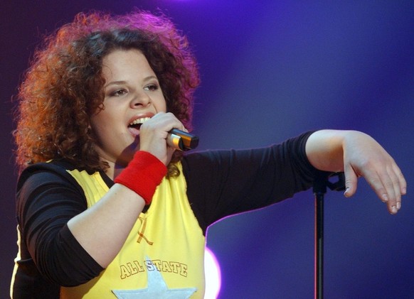 Carmen Fenk, singt am Samstag, 14. Februar 2004, zur Halbfinalsendung von &quot;MusicStar&quot; vom Schweizer Fernsehen DRS im Maag Areal in Zuerich. Die Teilnehmenden des &quot;MusicStar&quot; Finale ...