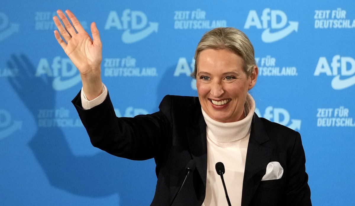 FILE - Leader of the far-right Afd, Alice Weidel, waves after a speech at a national election campaign event in Heidenheim, Germany, Feb. 9, 2025. (AP Photo/Matthias Schrader, File)