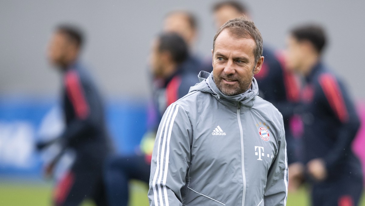 epa07973865 Bayern's interim coach Hansi Flick attends a training session at the Club's training ground in Munich, Germany, 05 November 2019. Bayern Munich will face Olympiacos Piraeus? in t ...