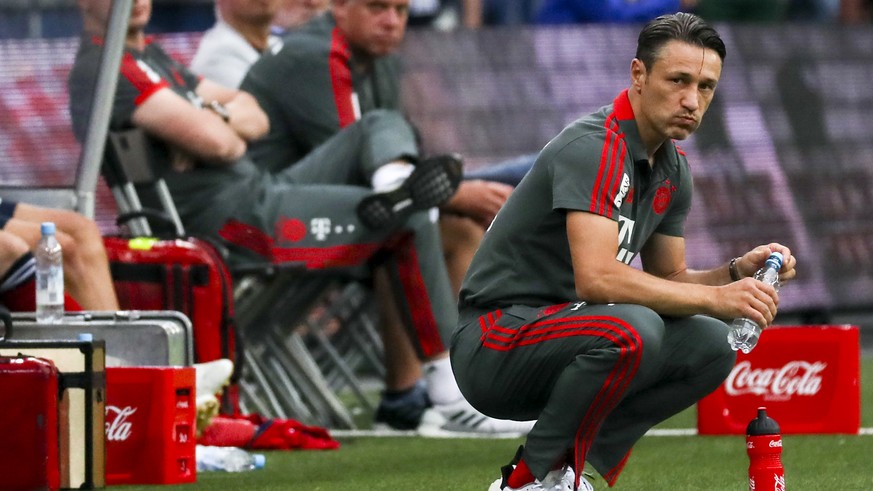 epa06951656 The head coach of Bayern Munich, Niko Kovac reacts during the friendly soccer match between Hamburger SV and Bayern Munich in Hamburg, Germany, 15 August 2018. EPA/SRDJAN SUKI