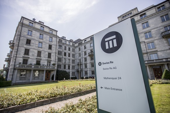 ARCHIVBILD ZUM UMSATZ VON SWISS RE IM DRITTEN QUARTAL, AM FREITAG, 29. OKTOBER 2021 - Der Swiss Re Hauptsitz am Mittwoch, 2. August 2017, in Zuerich. (KEYSTONE/Christian Merz)
