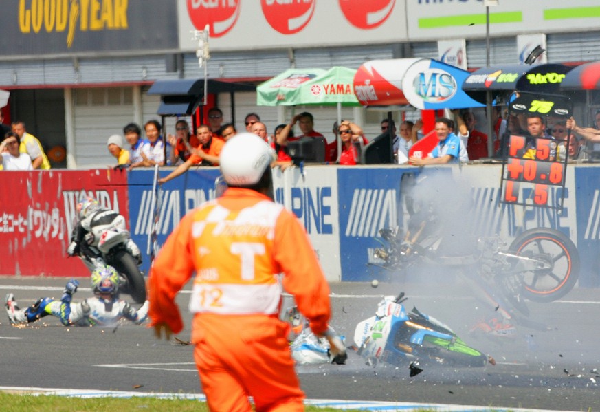 Der heftige Crash von Tom Lüthi 2005 in Japan.
