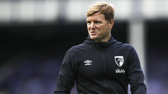 epa08566904 Bournemouth manager Eddie Howe walks the pitch prior to the English Premier League soccer match between Everton and AFC Bournemouth in Liverpool, Britain, 26 July 2020. EPA/Cath Ivill/NMC/ ...
