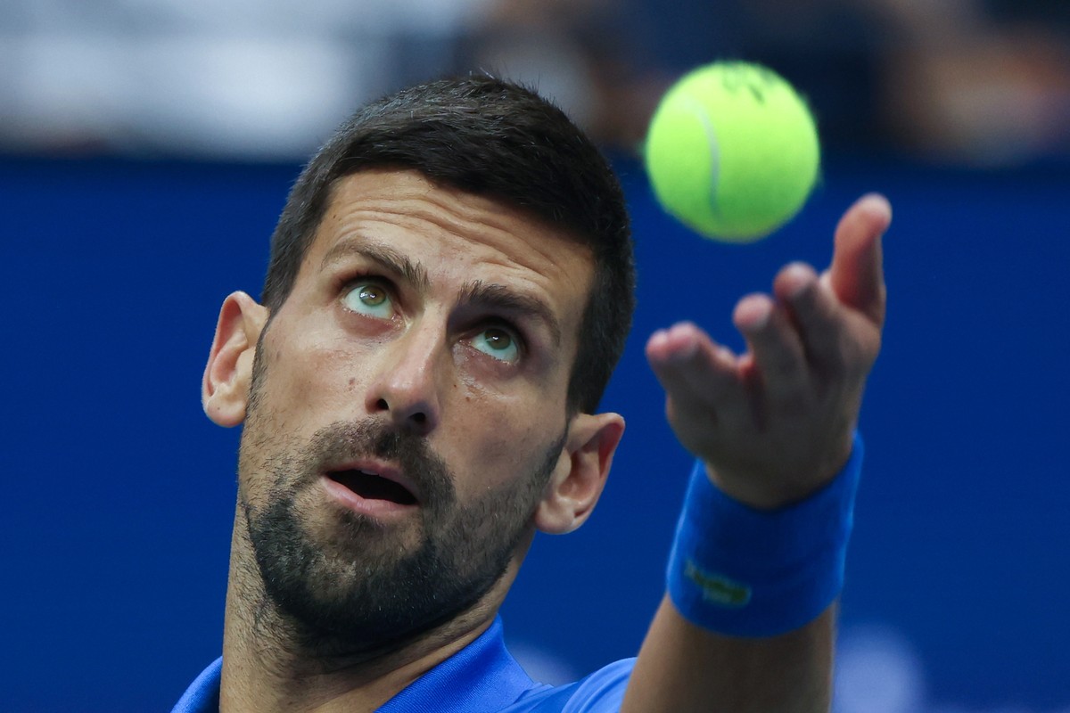 epa10853544 Novak Djokovic of Serbia serves the ball to Daniil Medvedev of Russia during the Men's Final match at the US Open Tennis Championships at the Flushing Meadows, New York, USA, 10 Septe ...