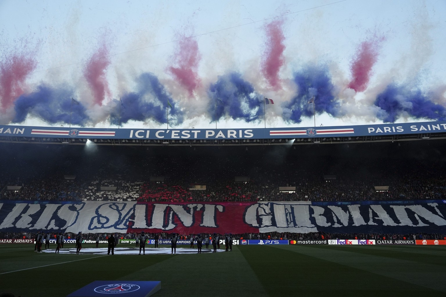 PSG fans cheer before the Champions League semifinal, second leg soccer match between Paris Saint-Germain and Arsenal at the Parc des Princes in Paris, Wednesday, May 7, 2025. (AP Photo/Aurelien Moris ...