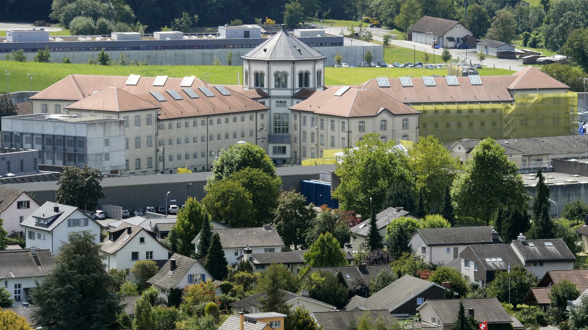 Gefangener-stirbt-in-der-Justizvollzugsanstalt-Lenzburg-AG