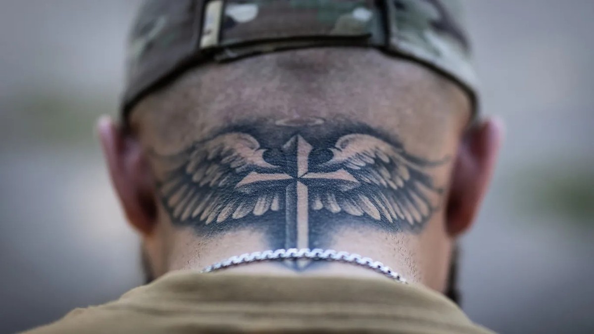 Glücksbringer: Der strenggläubige ukrainische Soldat Roman (24) hat sich das Tattoo zu Beginn des Krieges als Schutz stechen lassen.