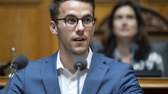 Andri Silberschmidt, FDP-ZH, spricht waehrend der Debatte um die Renteninitiative, waehrend der Sommersession der Eidgenoessischen Raete, am Montag, 5. Juni 2023, in Bern. (KEYSTONE/Peter Klaunzer)