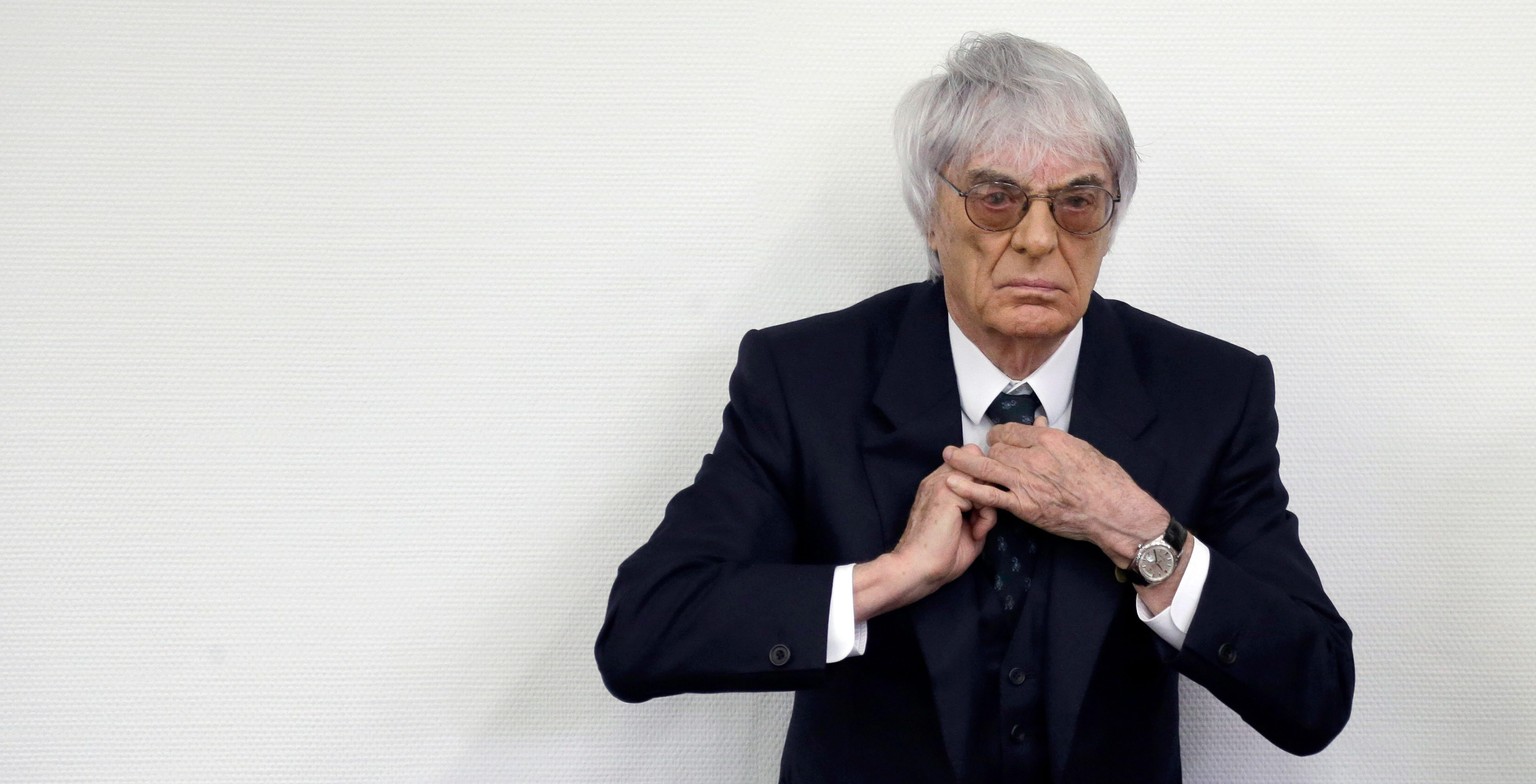 epa04215088 Formula One boss Bernie Ecclestone adjusts his tie as he arrives for the sixth day of his trial at the regional court in Munich, Germany, 20 May 2014. Ecclestone is charged with bribery an ...