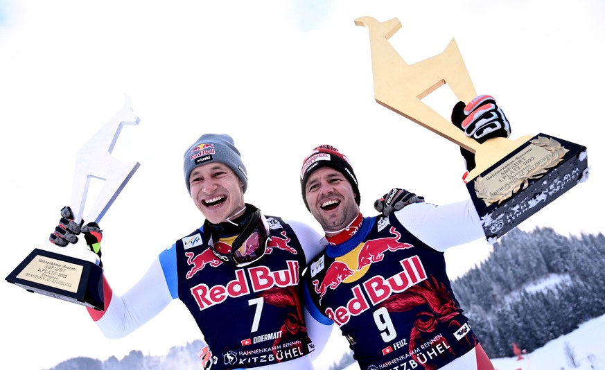 epaselect epa09704443 Winner Beat Feuz (R) of Switzerland and second placed Marco Odermatt (L) of Switzerland celebrate after the Men's Downhill race at the FIS Alpine Skiing World Cup in Kitzbue ...
