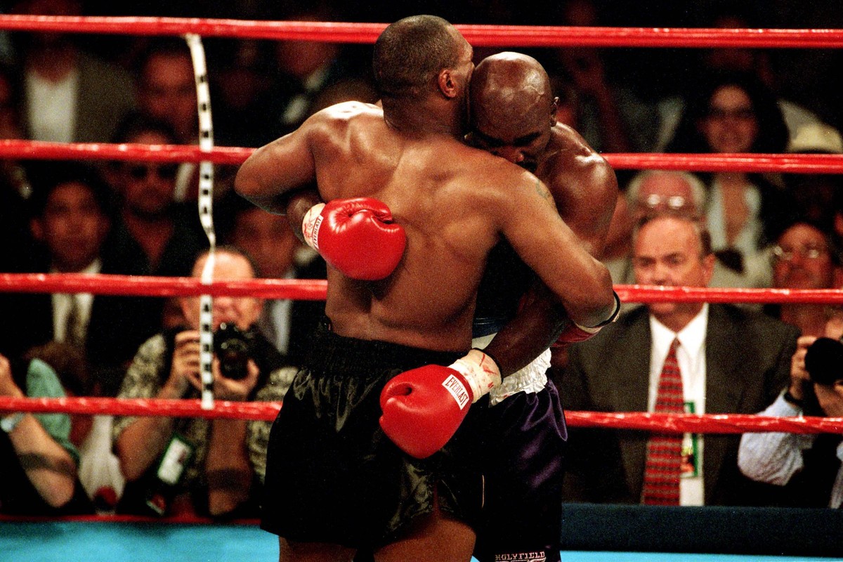 Mike Tyson li. beißt Evander Holyfield beide USA ein Teil des Ohres ab - PUBLICATION ONLY FOR GERMAN, SWISS, AUSTRIAN AND HUNGARIAN MEDIA Icon5590242