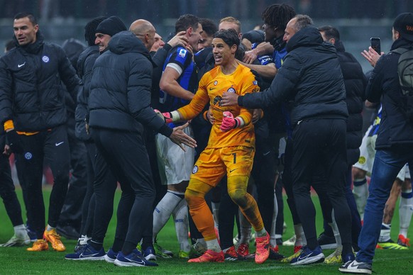 Italian soccer Serie A match - AC Milan vs Inter - FC Internazionale Yann Sommer of FC Internazionale celebrates the victory of the Serie A 2023/24 title during Serie A 2023/24 football match between  ...