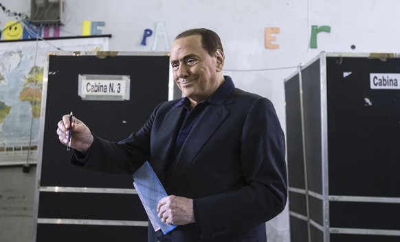 Berlusconis Kandidat schafft Wahl in Triest.
