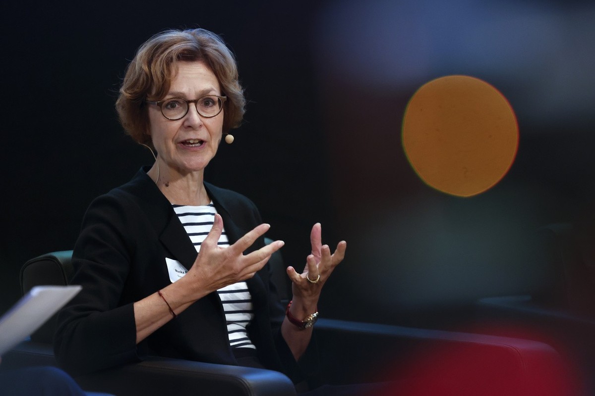 Monika Ruehl, Vorsitzende der Geschaeftsleitung von economiesuisse, spricht waehrend einer Podiumsdiskussion bei der Lancierung einer Energiespar-Allianz des Bundes mit Vertretern von Unternehmen, Ver ...