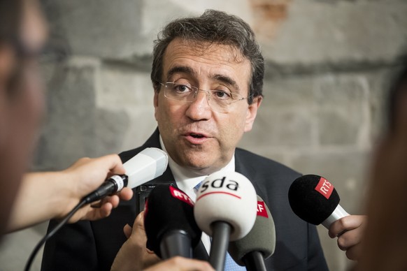 Pascal Broulis, Conseiller d&#039;Etat vaudois, parle aux journalistes lors d&#039;une conference de presse sur le dossier fiscal de Pascal Broulis ce mercredi 30 mai 2018 a Lausanne. (KEYSTONE/Jean-C ...