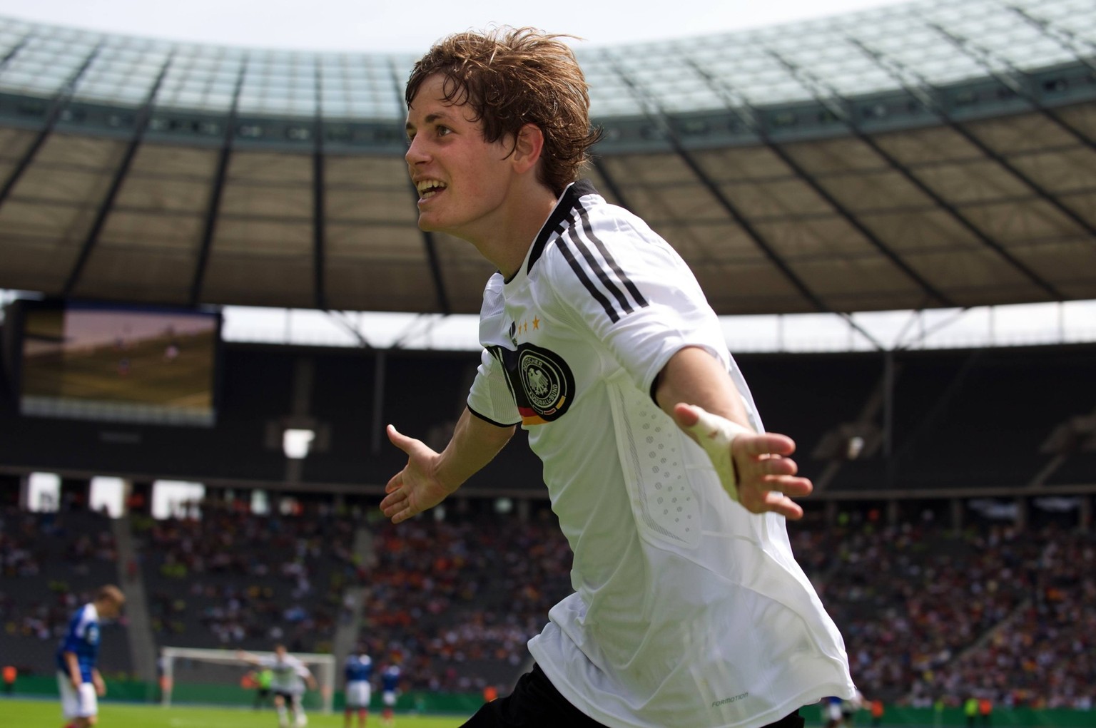 Bildnummer: 04501691 Datum: 20.05.2009 Copyright: imago/Camera 4
Fabian Hürzeler (Deutschland U16) - Torjubel; Nationaltrikot, Vdig, quer, close, Jubel U 16 Freundschaftsspiel 2009, Test, Testspiel, J ...