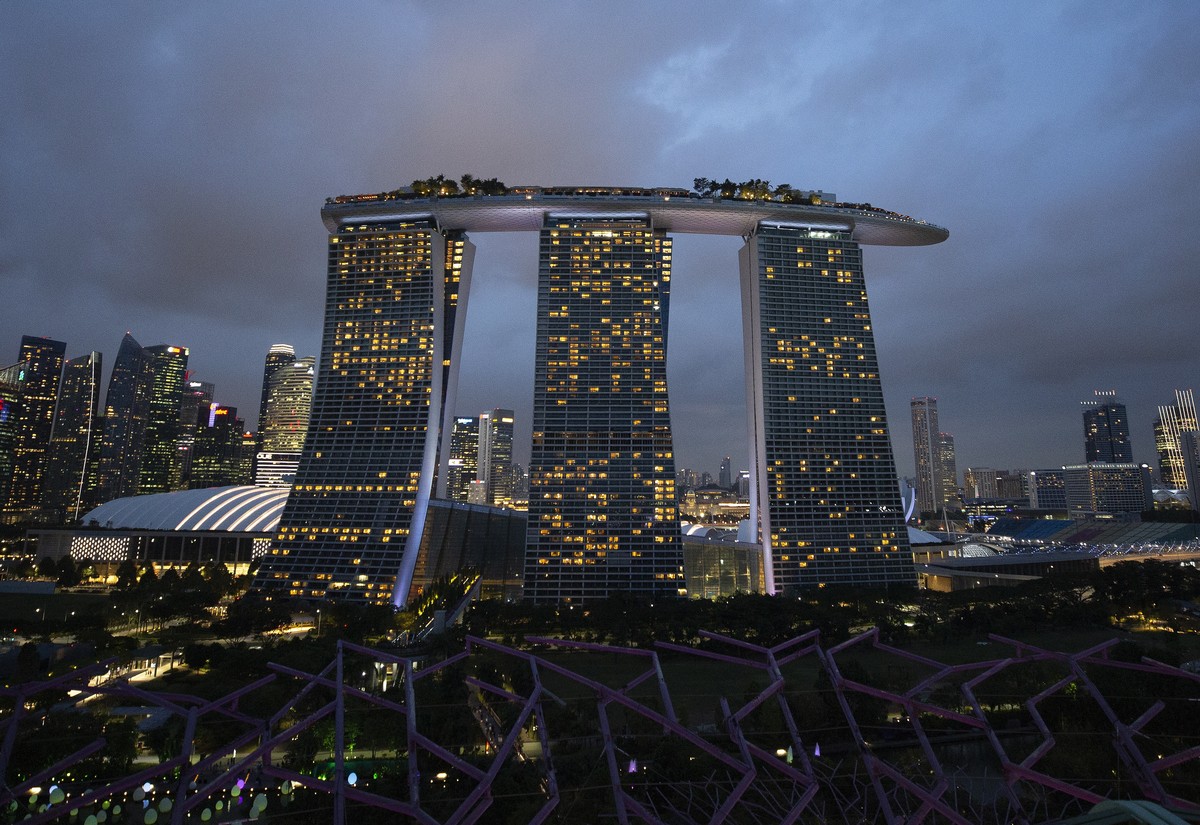 epa08274730 A view of the Marina Bay Sands and city skyline in Singapore, 06 March 2020. Singapore's tourism sector is expected to be hit hard due to the ongoing outbreak of the COVID-19 disease  ...