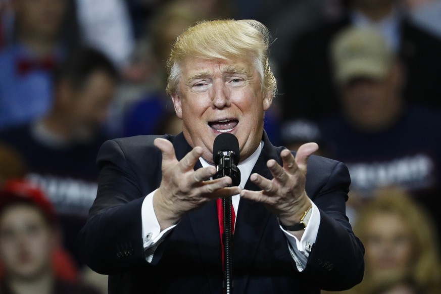 Schlechter hätte die Woche für ihn nicht starten können: Donald Trump spricht zu seinen Anhängern am Montagabend in Kentucky.