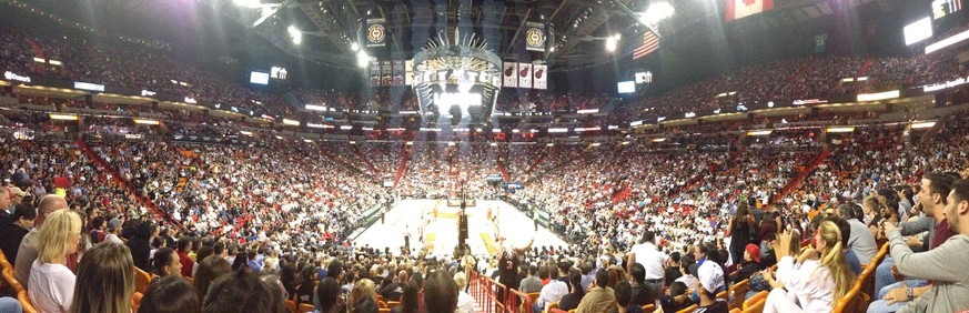 20'000 Besucher passen in die American Airlines Arena, die meist bis unters Dach gefüllt ist, wenn die Heats das Parkett betreten.