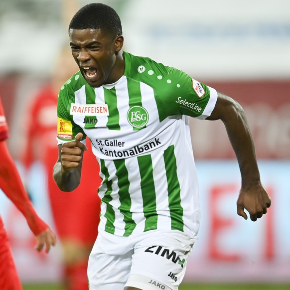 St. Gallens Kwadwo Duah,bejubelt sein 1-0 im Fussball Super League Spiel zwischen dem FC St. Gallen und dem FC Vaduz, am Mittwoch, 20. Januar 2021, im Kybunpark in St. Gallen. (KEYSTONE/Gian Ehrenzell ...