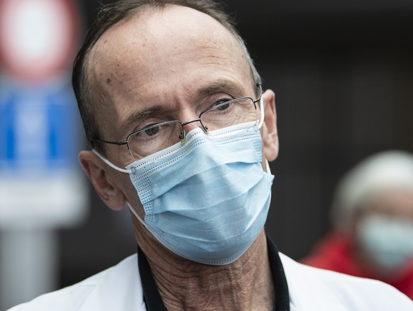 Professor Dr. med. Stephan Jakob, Klinikdirektor und Chefarzt Universitaetsklinik fuer Intensivmedizin, von der Insel Gruppe Bern, orientiert zur Covid-19 Situation, am Mittwoch, 16. Dezember 2020, in ...