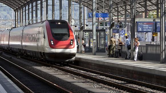 Zug im Bahnhof Olten. (Archivbild)