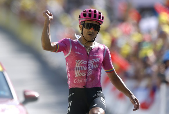 epa13128237 Ecuadorian cyclist Richard Carapaz of EF Education - EasyPost wins Stage 18 of the Tour de France, a 185.2 km route from Voiron to Orcieres-Merlette, France, 23 July 2026. EPA/GUILLAUME HO ...